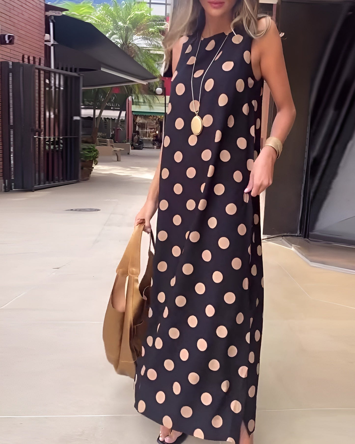 Celia | Vestido largo de lunares con abertura elegante