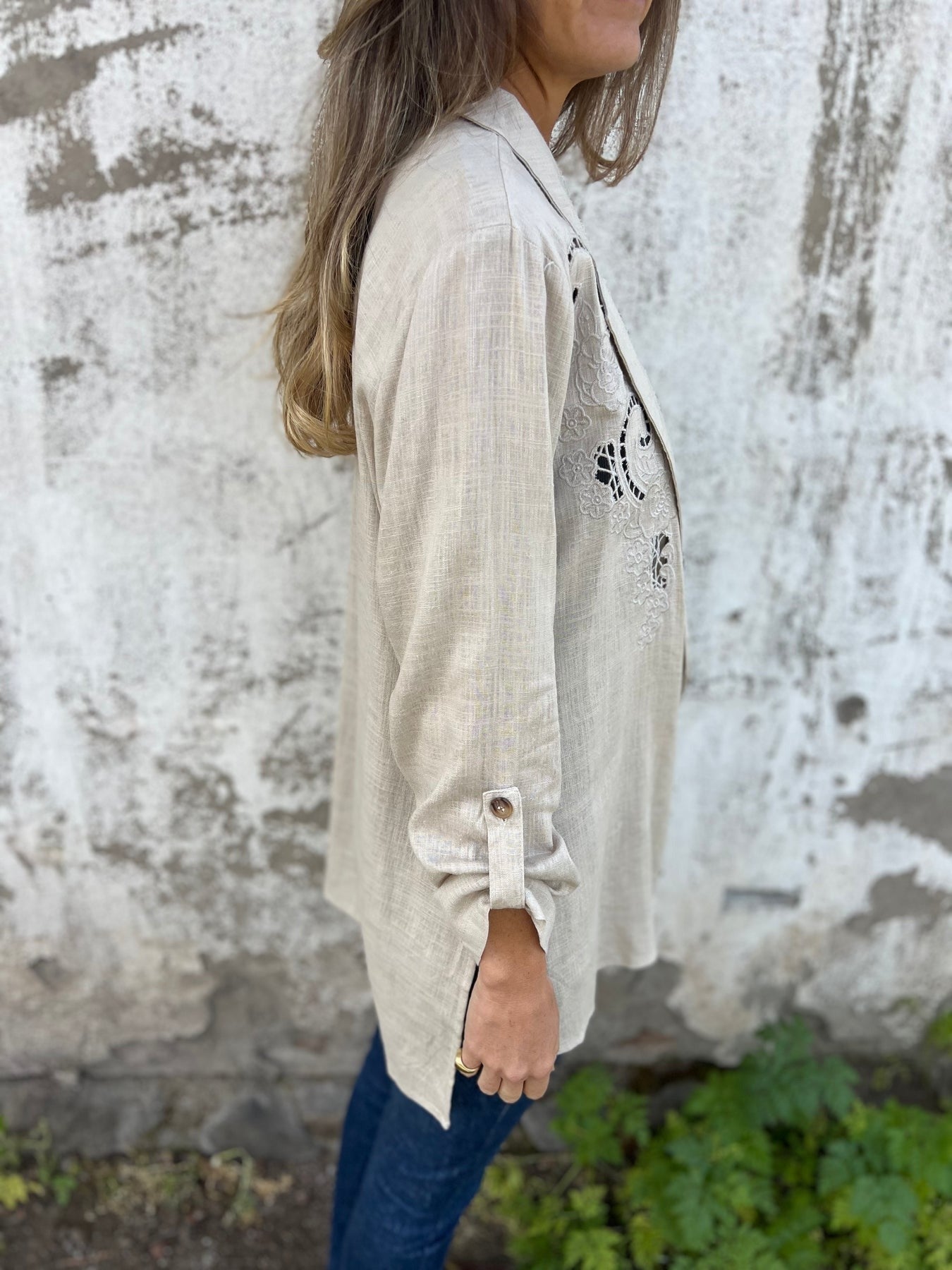 Camisa con bordados