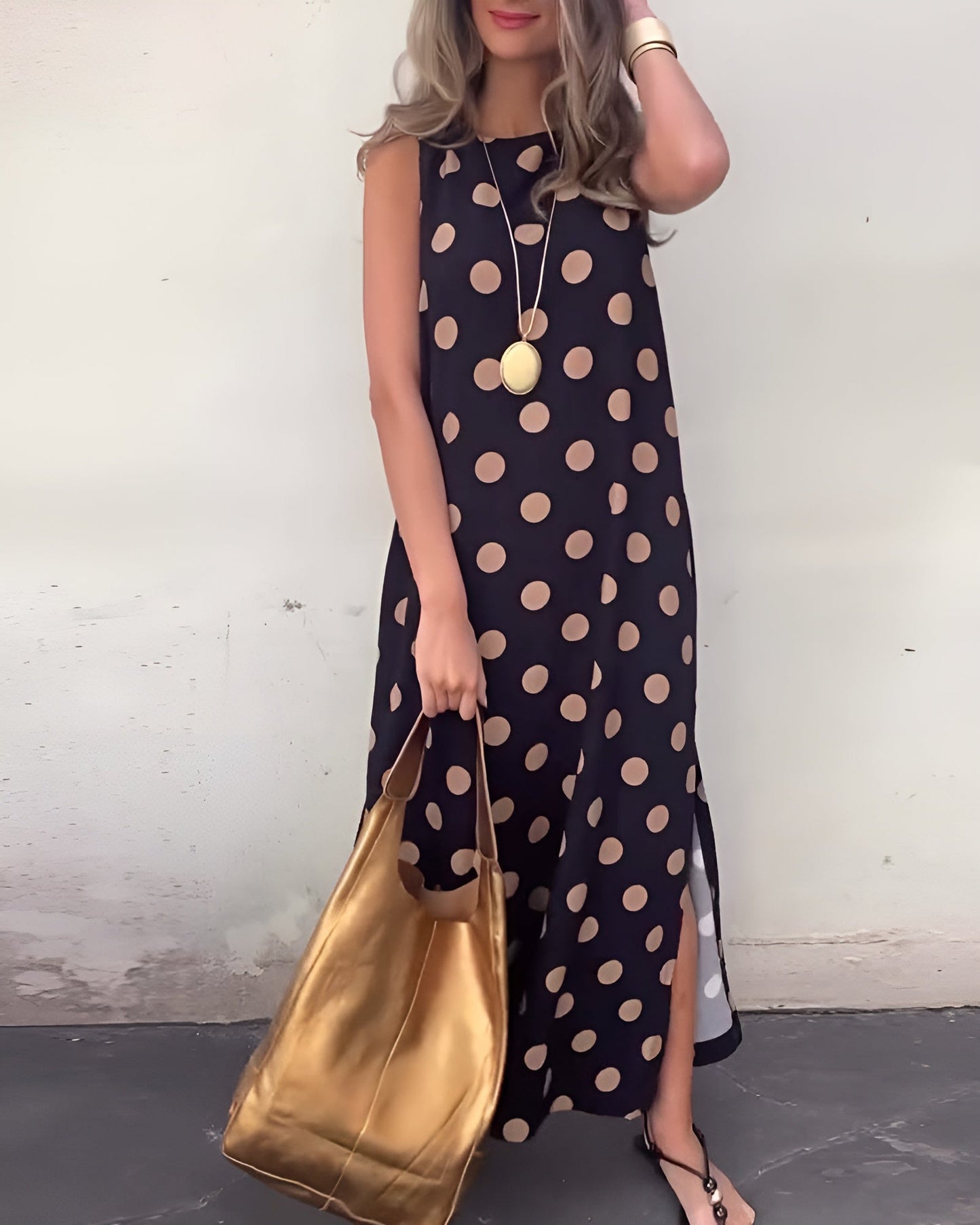 Celia | Vestido largo de lunares con abertura elegante