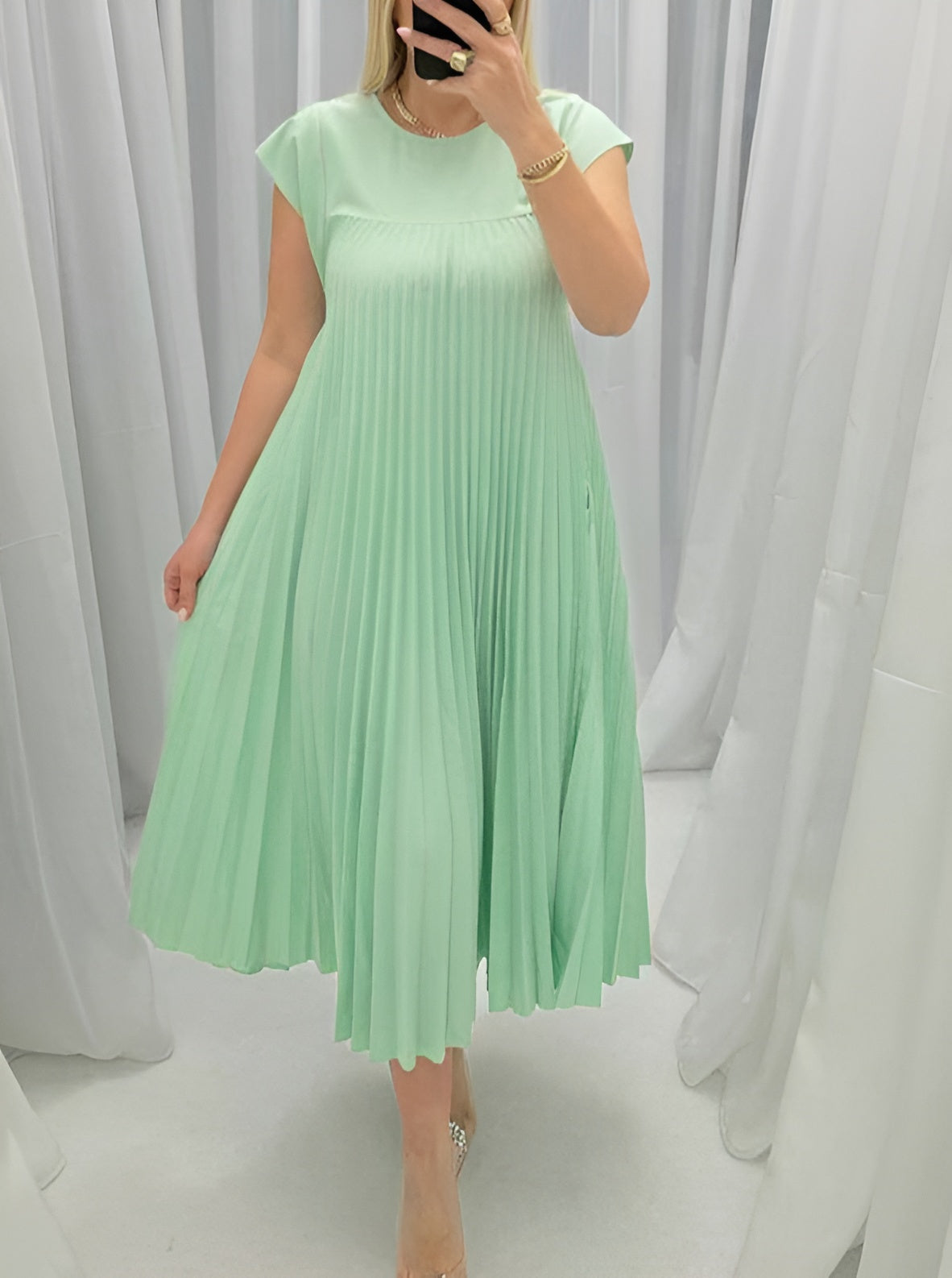 Paula | Vestido plisado, ligero y refinado